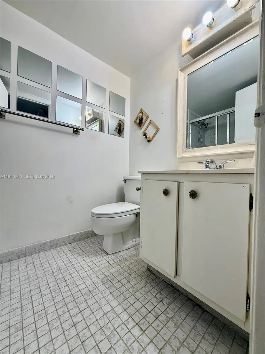 200 Leslie Dr #425 Hallandale Beach, FL 33009