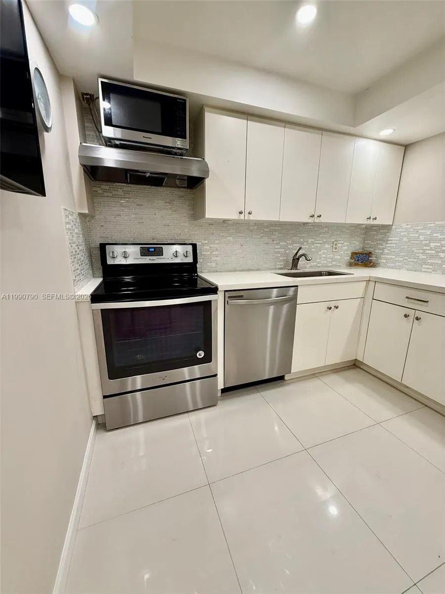 200 Leslie Dr #425 Hallandale Beach, FL 33009