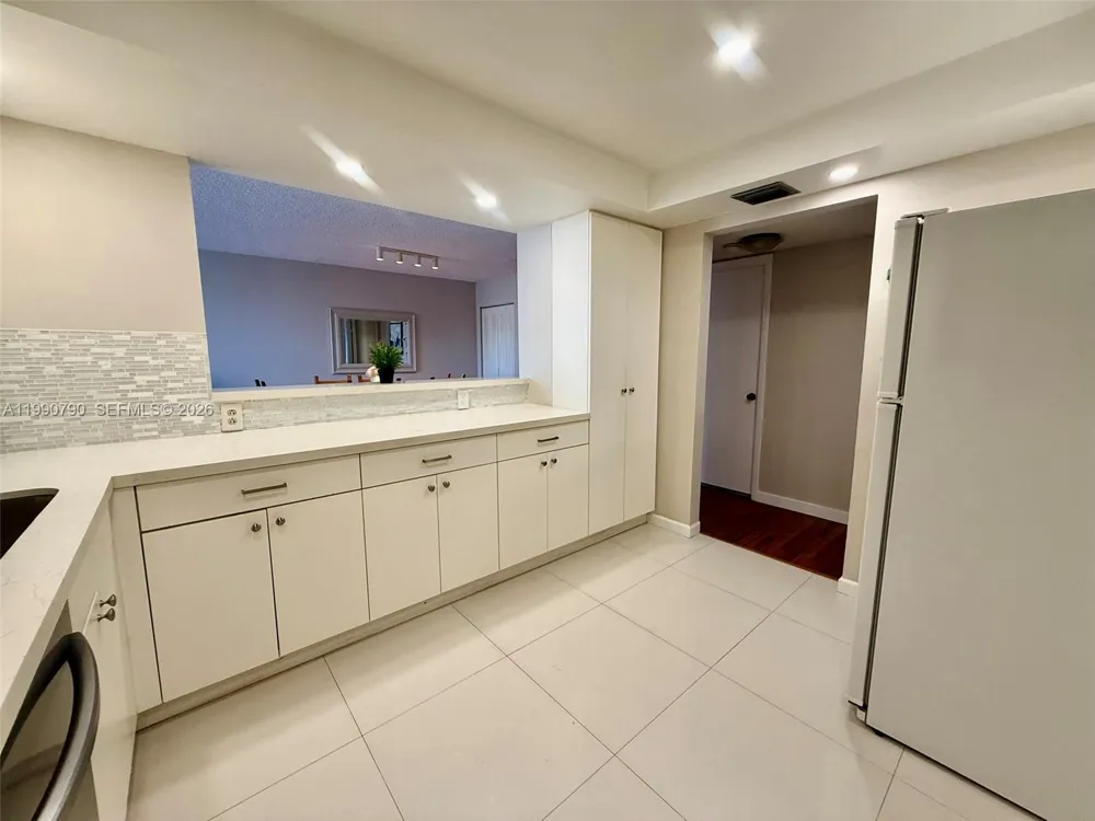 200 Leslie Dr #425 Hallandale Beach, FL 33009