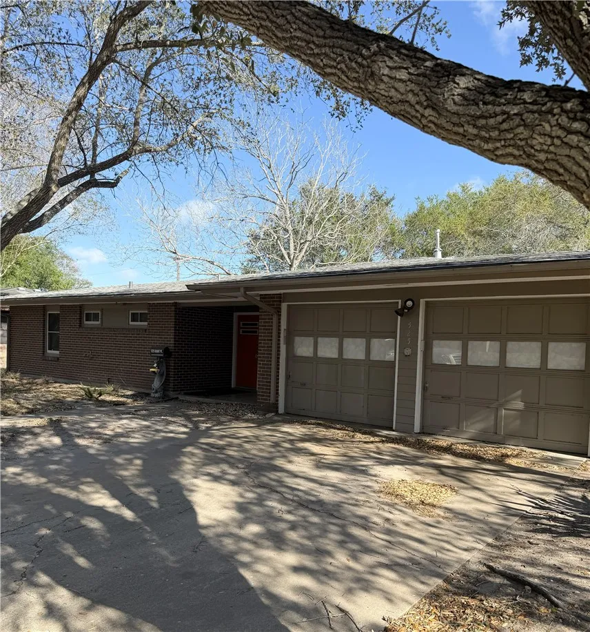 525 Grant Place Corpus Christi, TX 78411