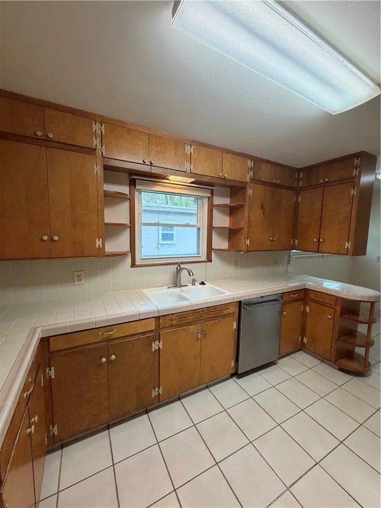 525 Grant Place Corpus Christi, TX 78411