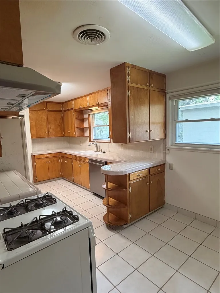 525 Grant Place Corpus Christi, TX 78411