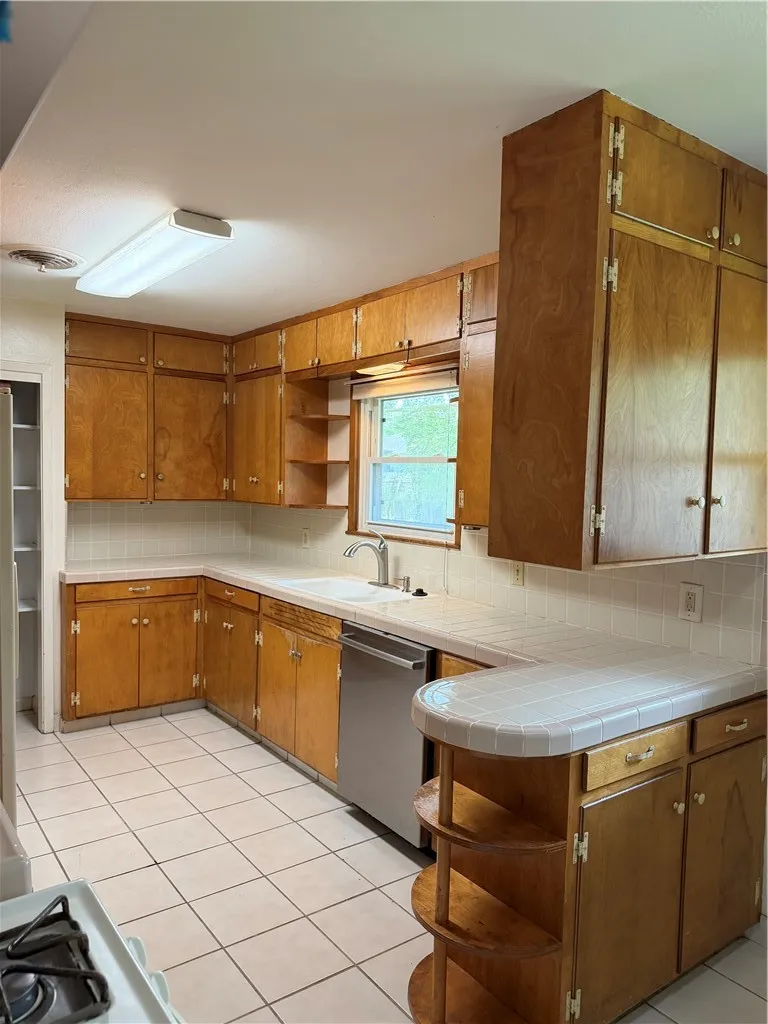 525 Grant Place Corpus Christi, TX 78411