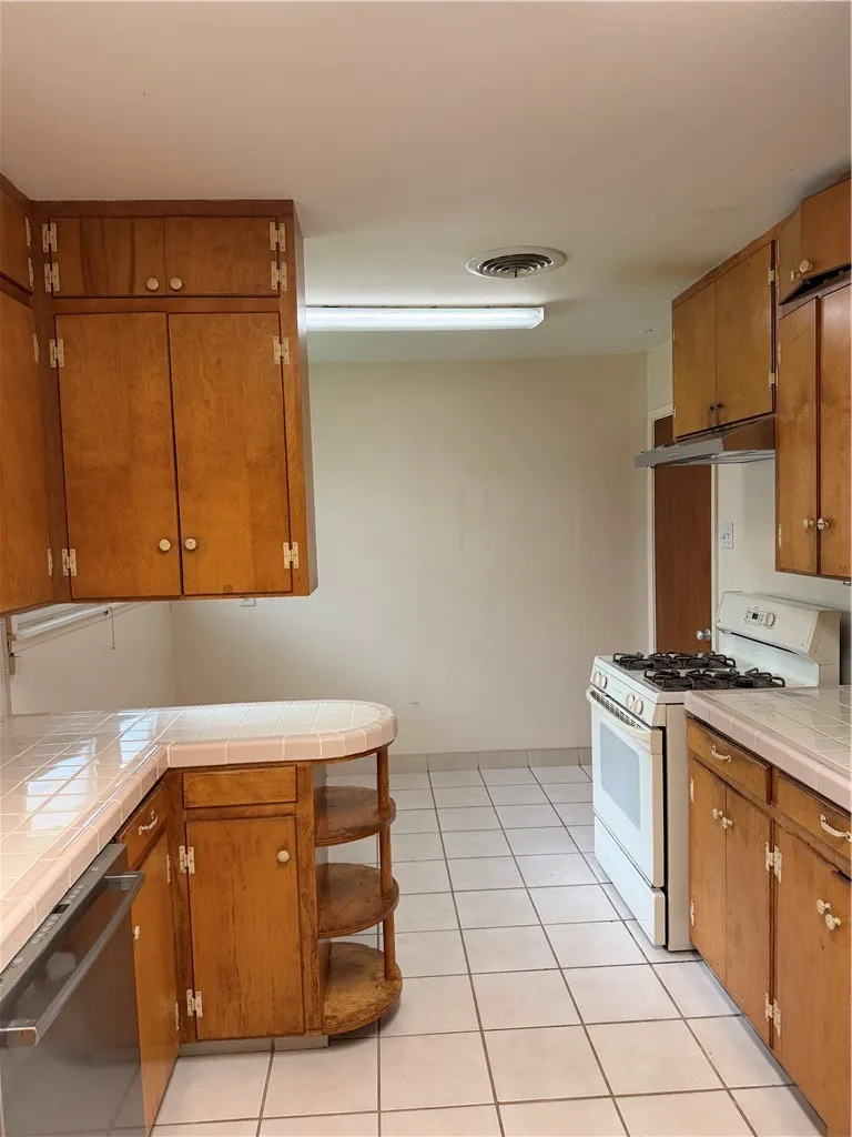 525 Grant Place Corpus Christi, TX 78411