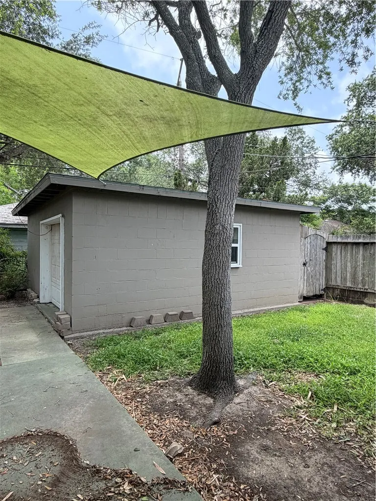 525 Grant Place Corpus Christi, TX 78411