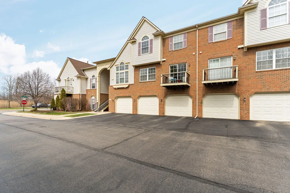 9475 Lakeside Drive Ypsilanti Charter Township, MI 48197