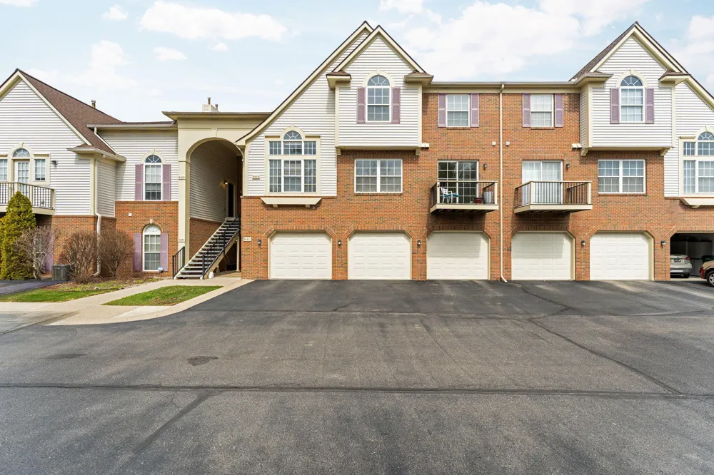9475 Lakeside Drive Ypsilanti Charter Township, MI 48197