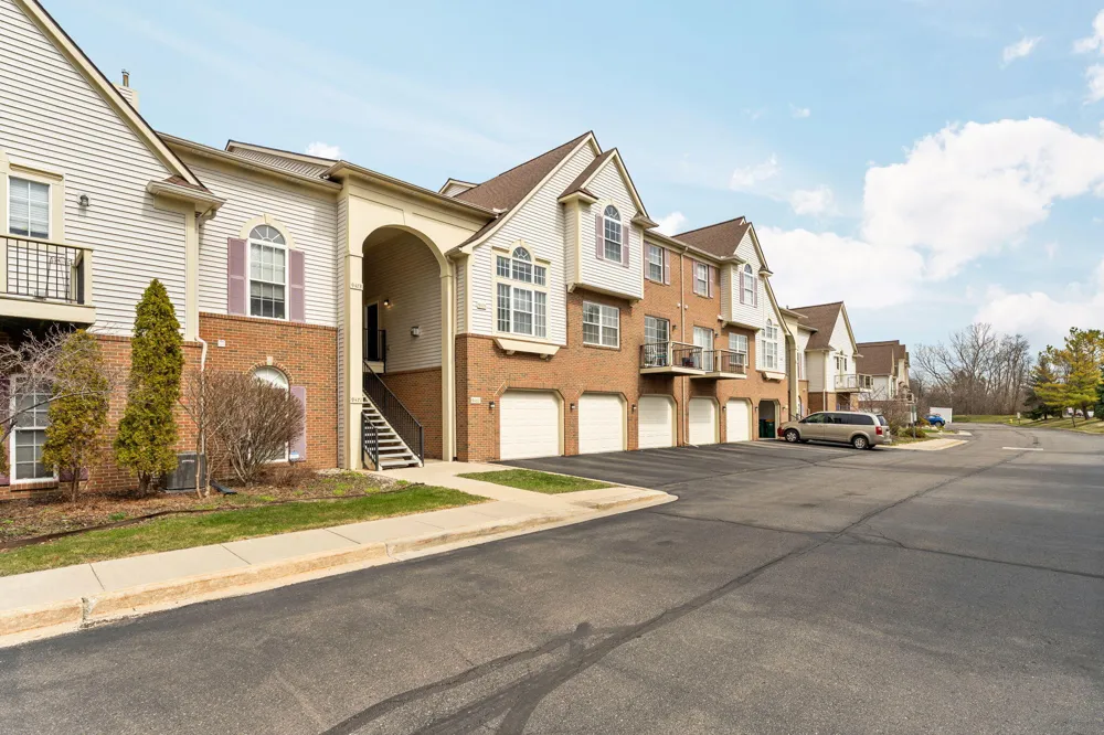 9475 Lakeside Drive Ypsilanti Charter Township, MI 48197