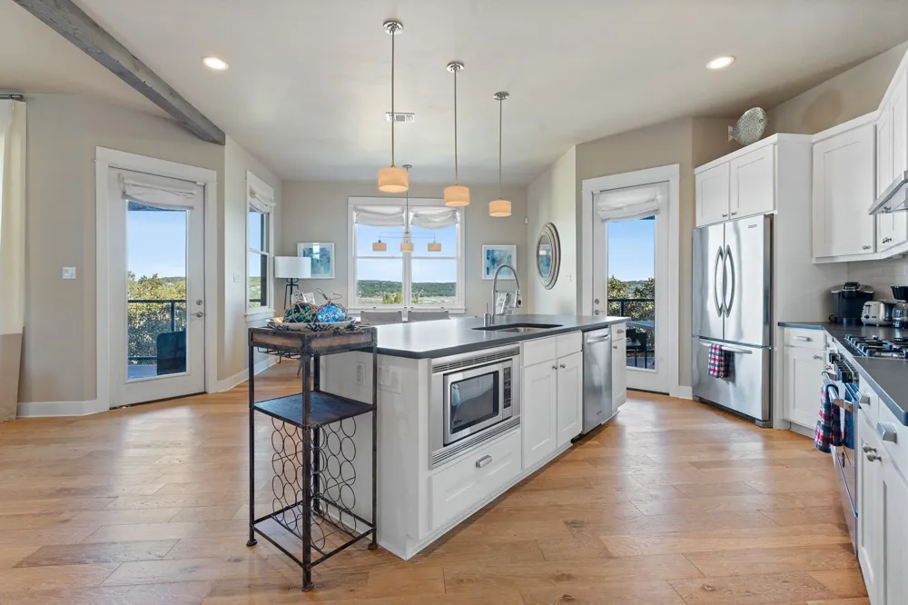 2208 Seabiscuit Cove #133 Spicewood, TX 78669