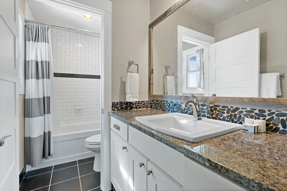 2208 Seabiscuit Cove #133 Spicewood, TX 78669