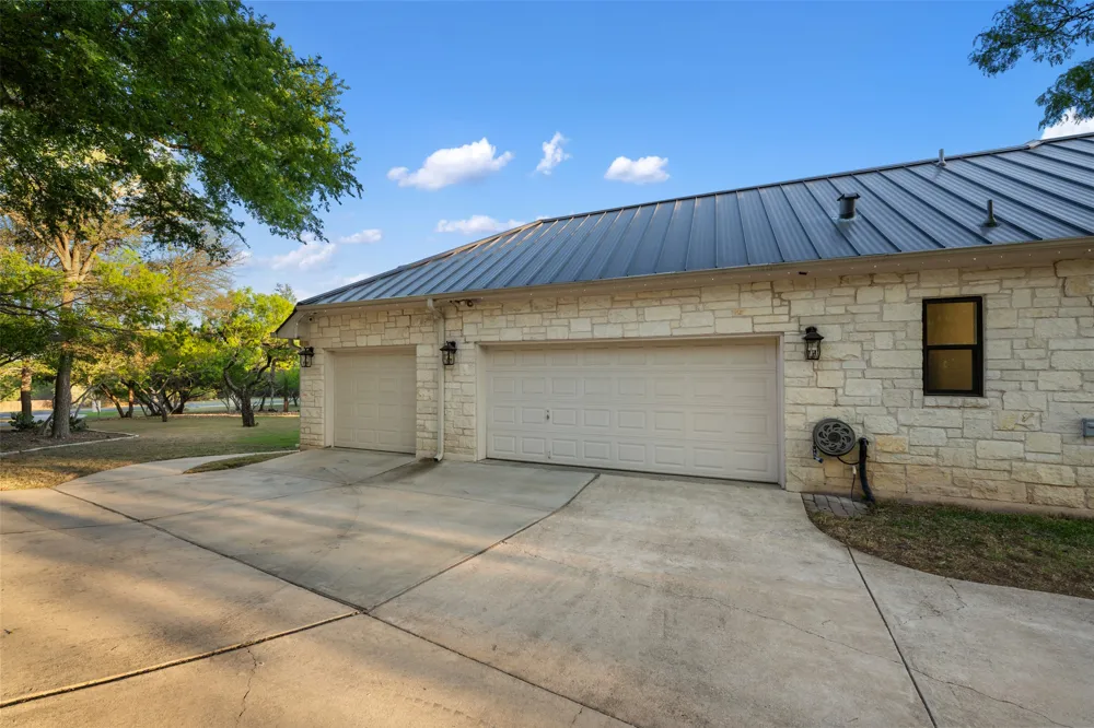 181 Whitney Run Buda, TX 78610