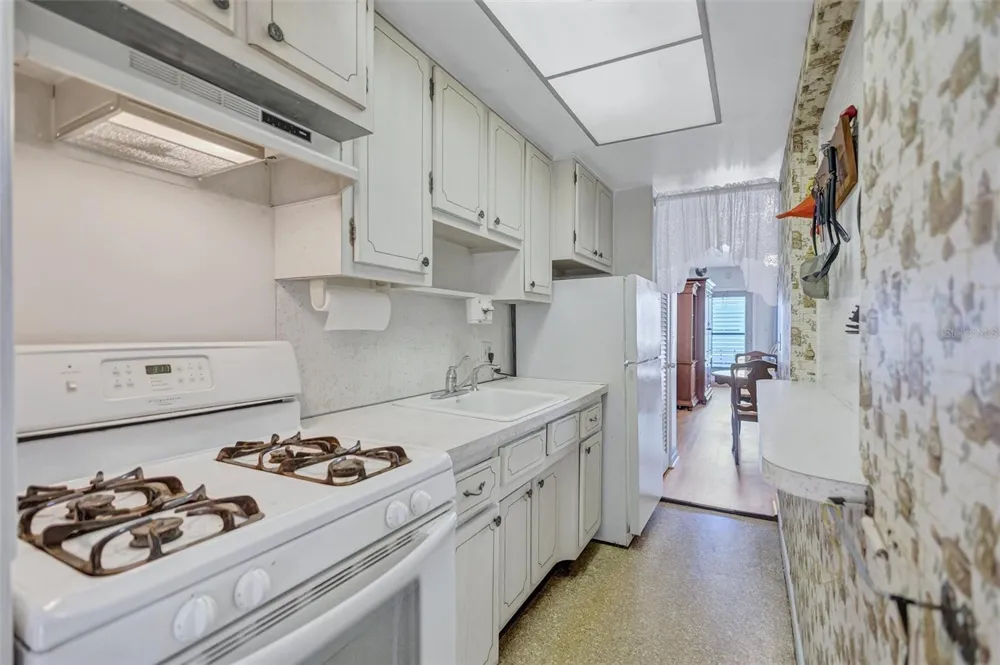 5940 21ST STREET #11 St Petersburg, FL 33714