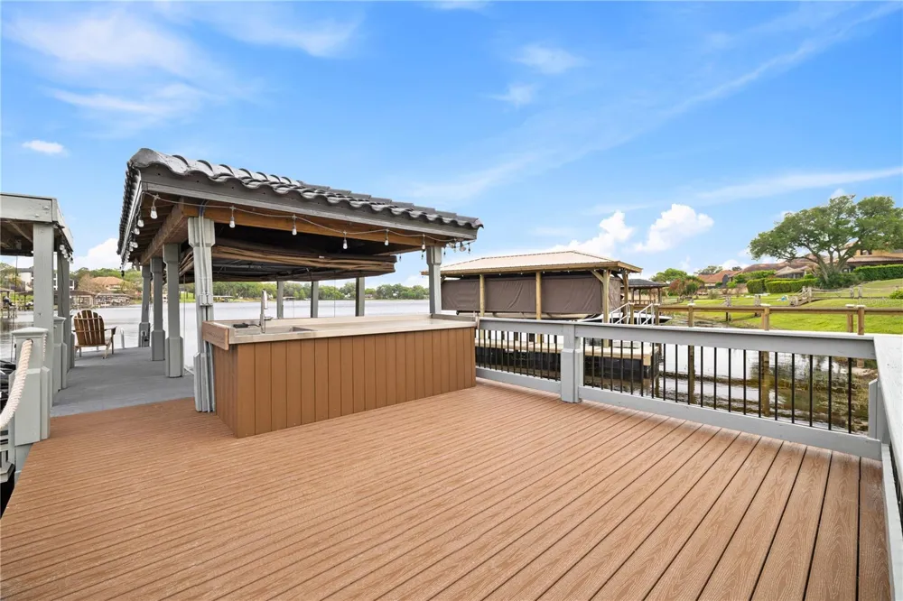 812 JOHNS POINT DRIVE Oakland, FL 34787
