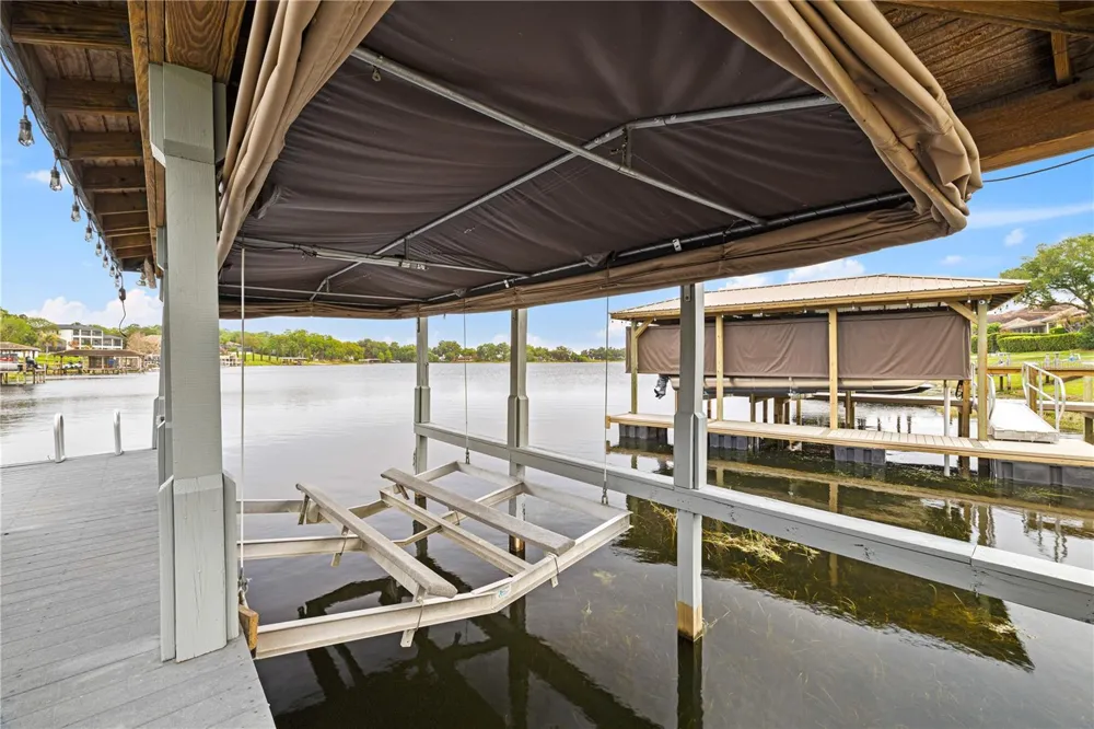 812 JOHNS POINT DRIVE Oakland, FL 34787