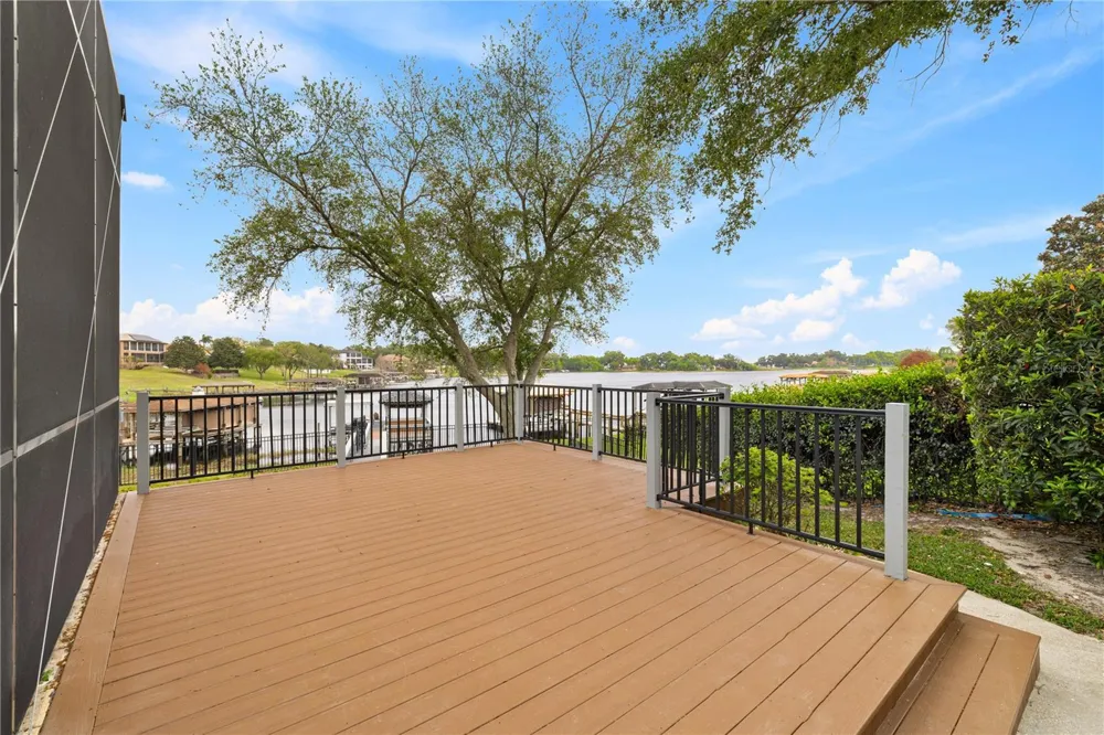 812 JOHNS POINT DRIVE Oakland, FL 34787