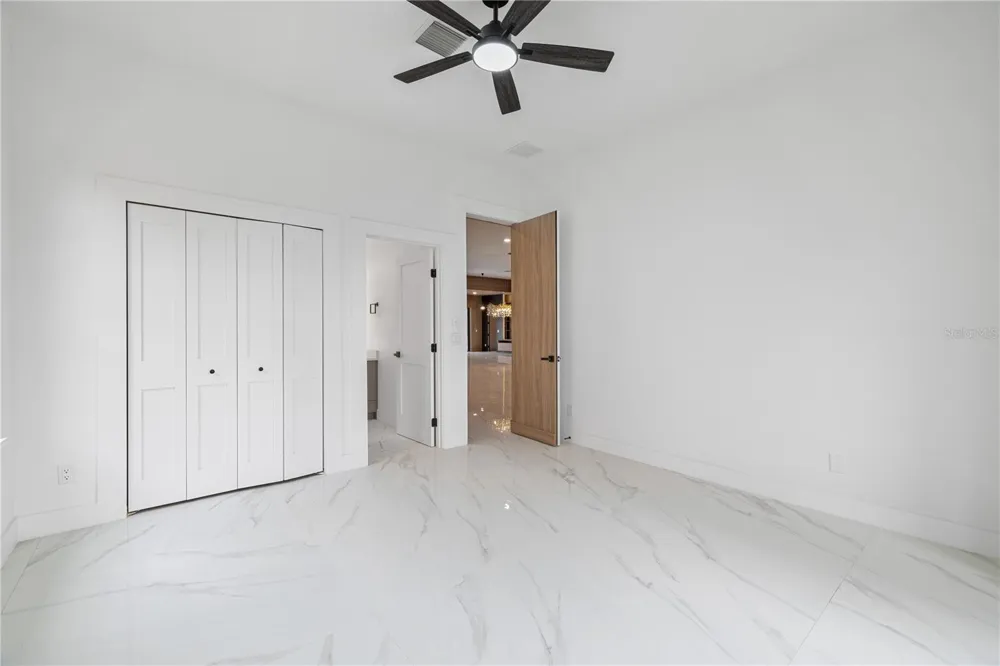 812 JOHNS POINT DRIVE Oakland, FL 34787