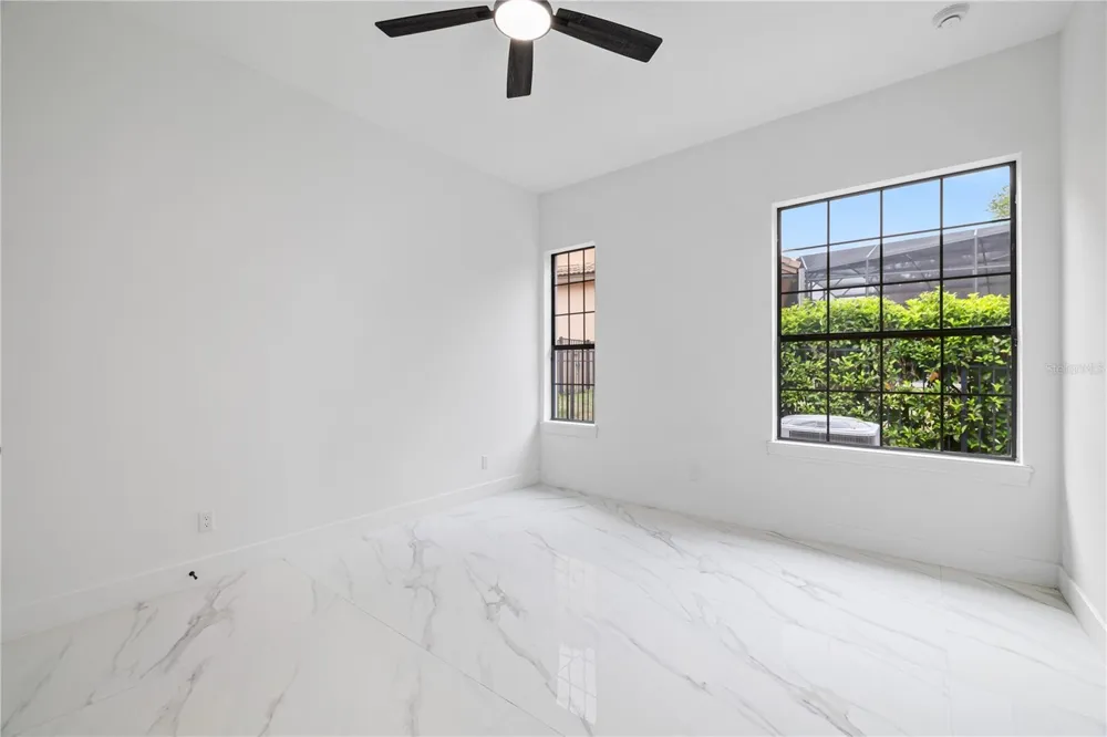 812 JOHNS POINT DRIVE Oakland, FL 34787