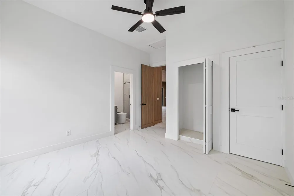 812 JOHNS POINT DRIVE Oakland, FL 34787