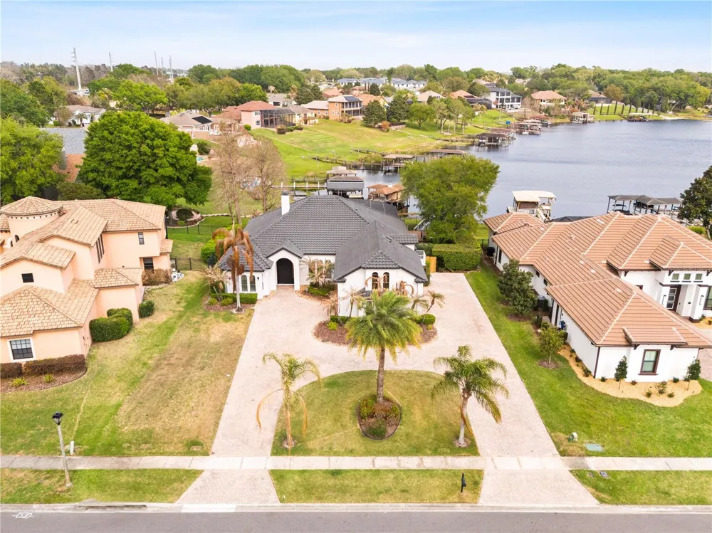 812 JOHNS POINT DRIVE Oakland, FL 34787