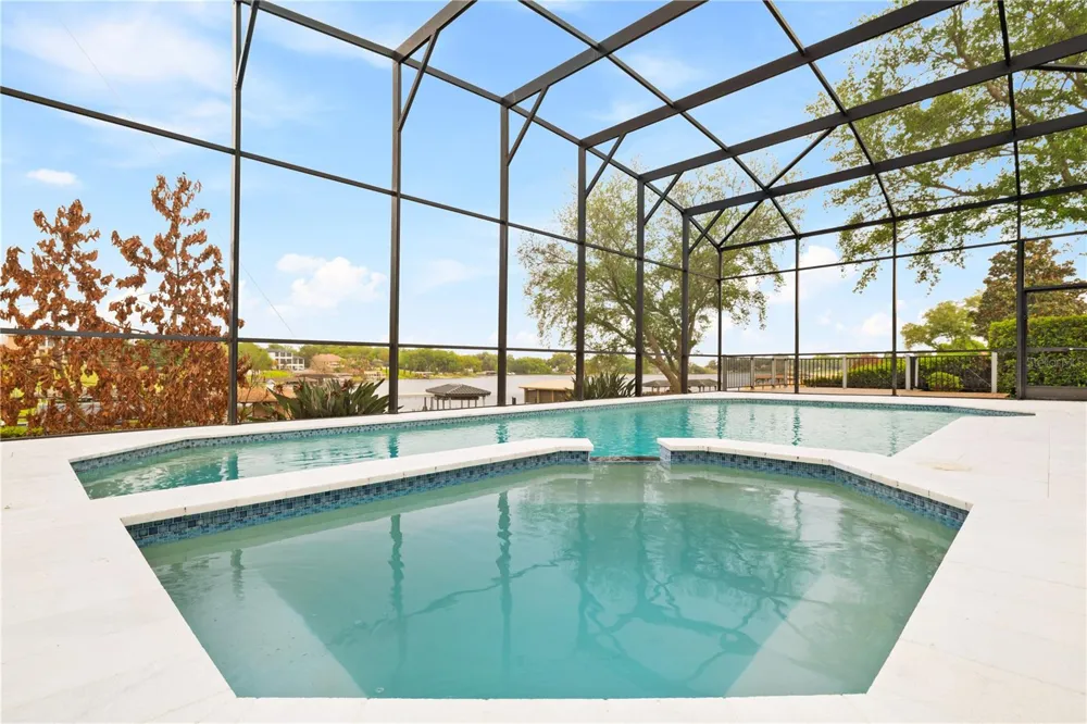 812 JOHNS POINT DRIVE Oakland, FL 34787