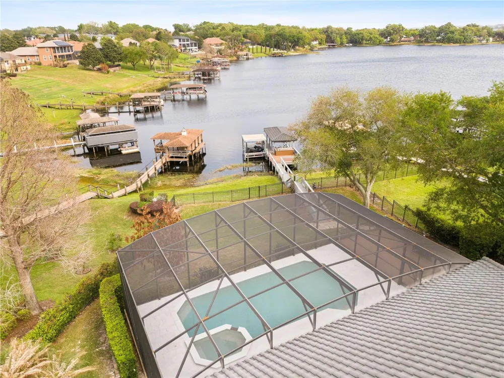 812 JOHNS POINT DRIVE Oakland, FL 34787