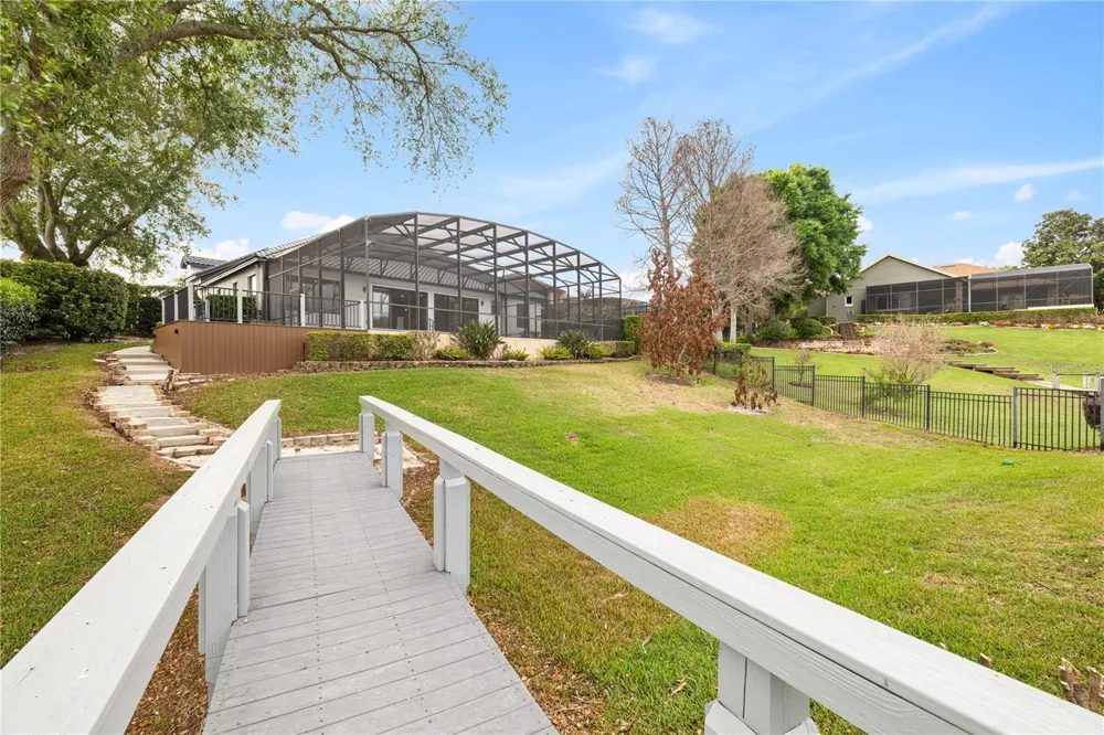 812 JOHNS POINT DRIVE Oakland, FL 34787