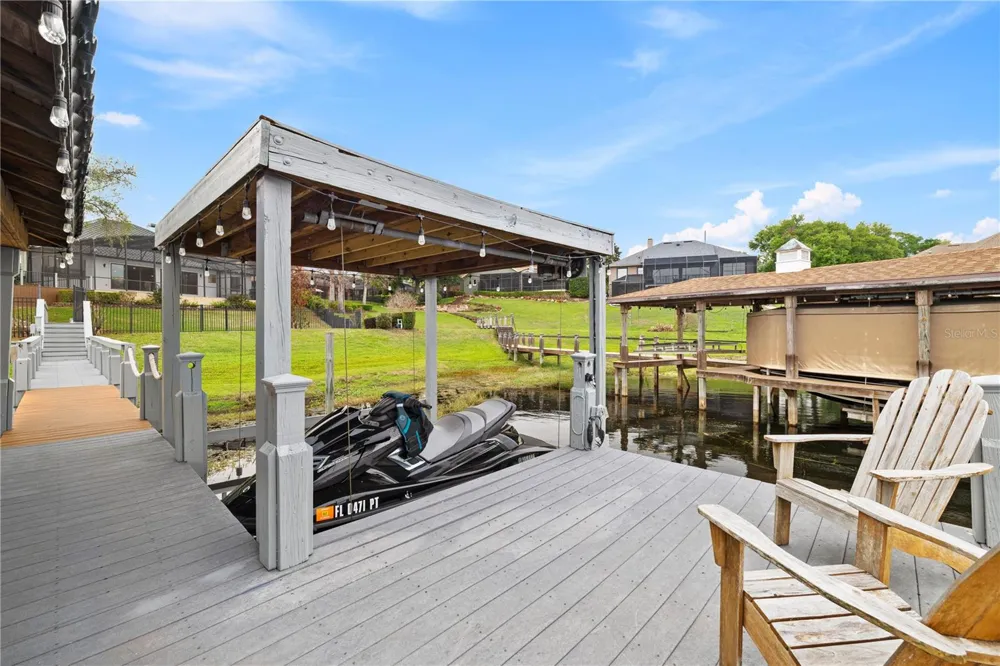 812 JOHNS POINT DRIVE Oakland, FL 34787