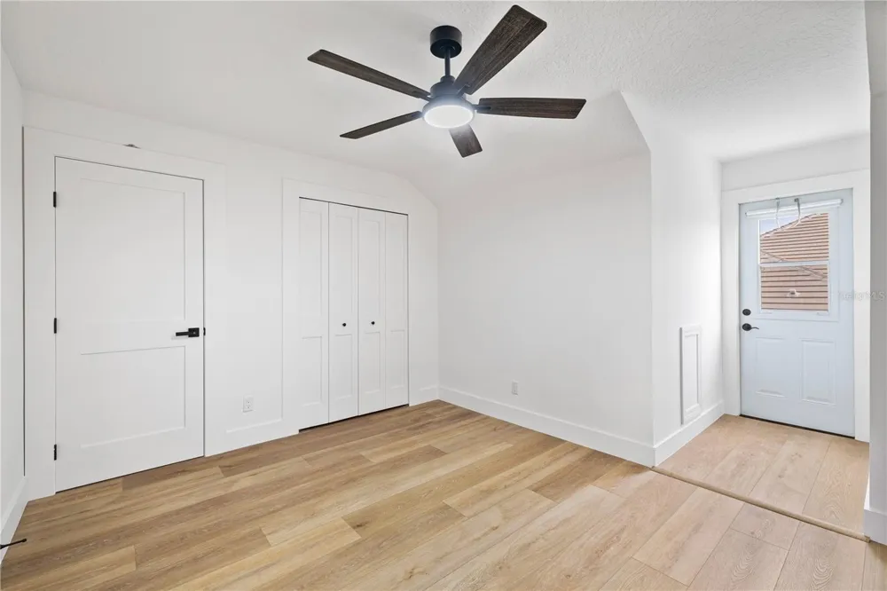 812 JOHNS POINT DRIVE Oakland, FL 34787