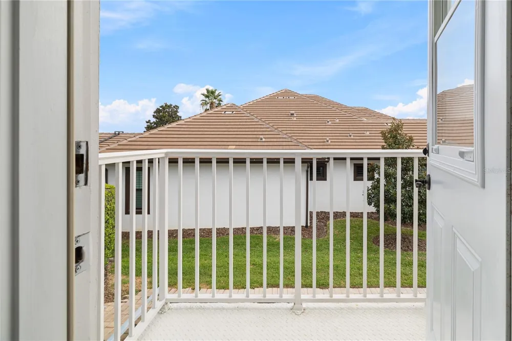 812 JOHNS POINT DRIVE Oakland, FL 34787