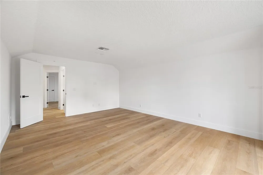812 JOHNS POINT DRIVE Oakland, FL 34787