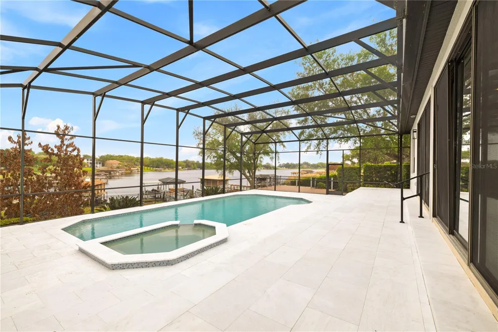 812 JOHNS POINT DRIVE Oakland, FL 34787