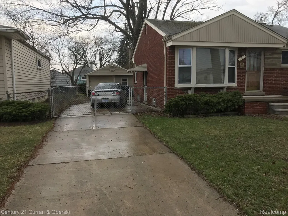 729 Cleophus Parkway Lincoln Park City, MI 48146