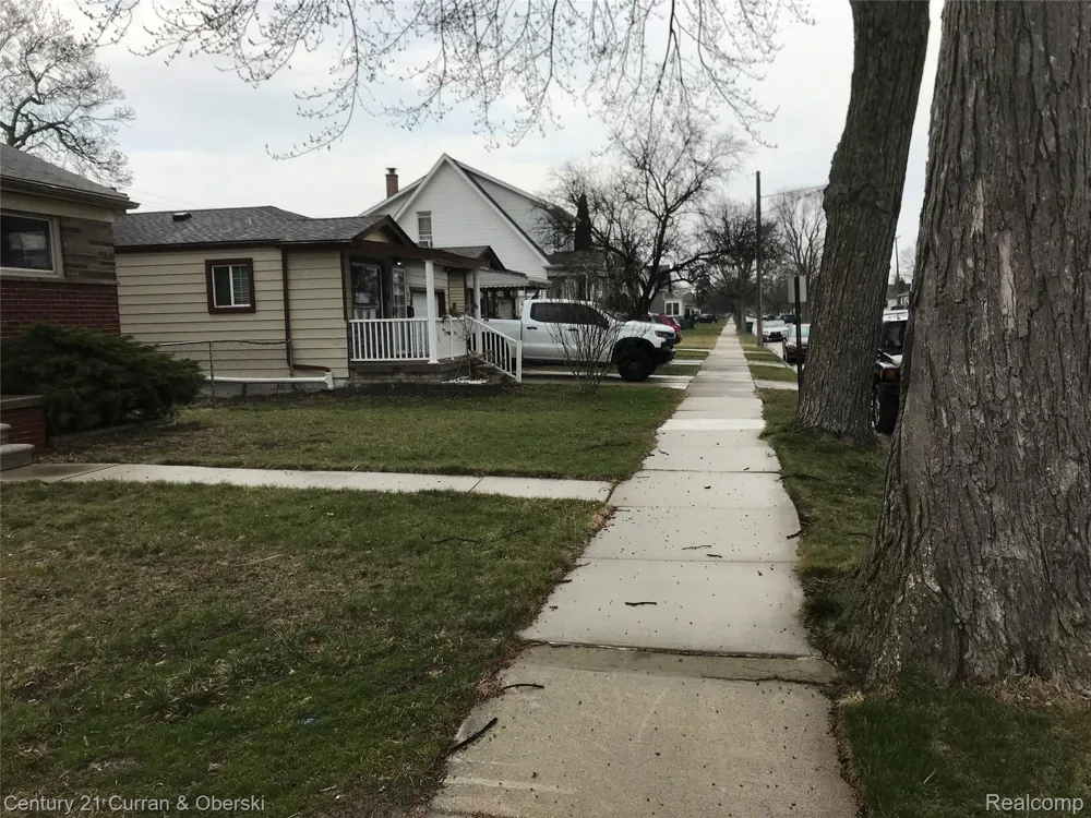 729 Cleophus Parkway Lincoln Park City, MI 48146