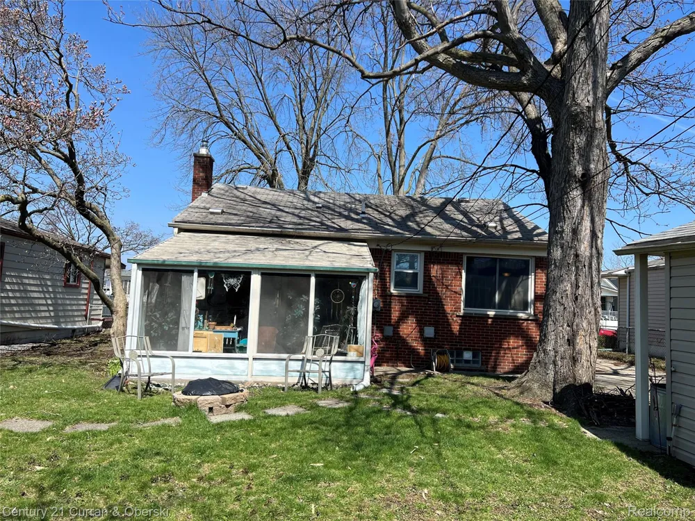 729 Cleophus Parkway Lincoln Park City, MI 48146
