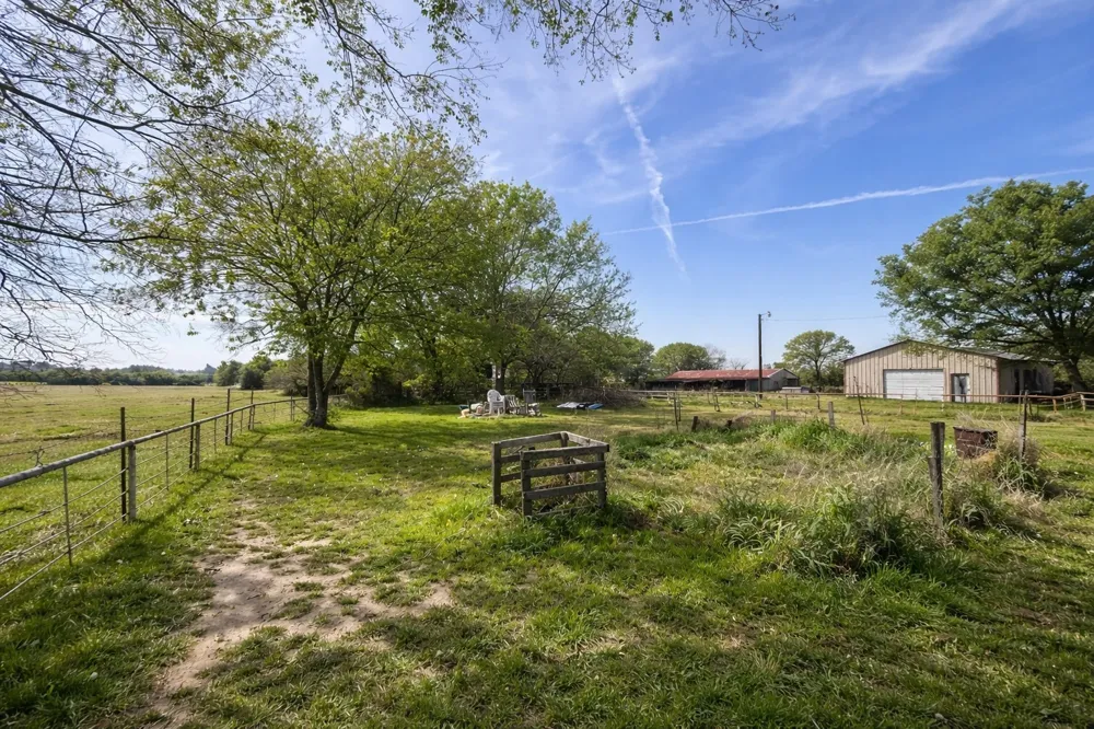 13671 CR 2143 Kemp, TX 75143