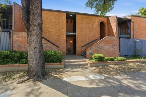 558 E Avenue J #D