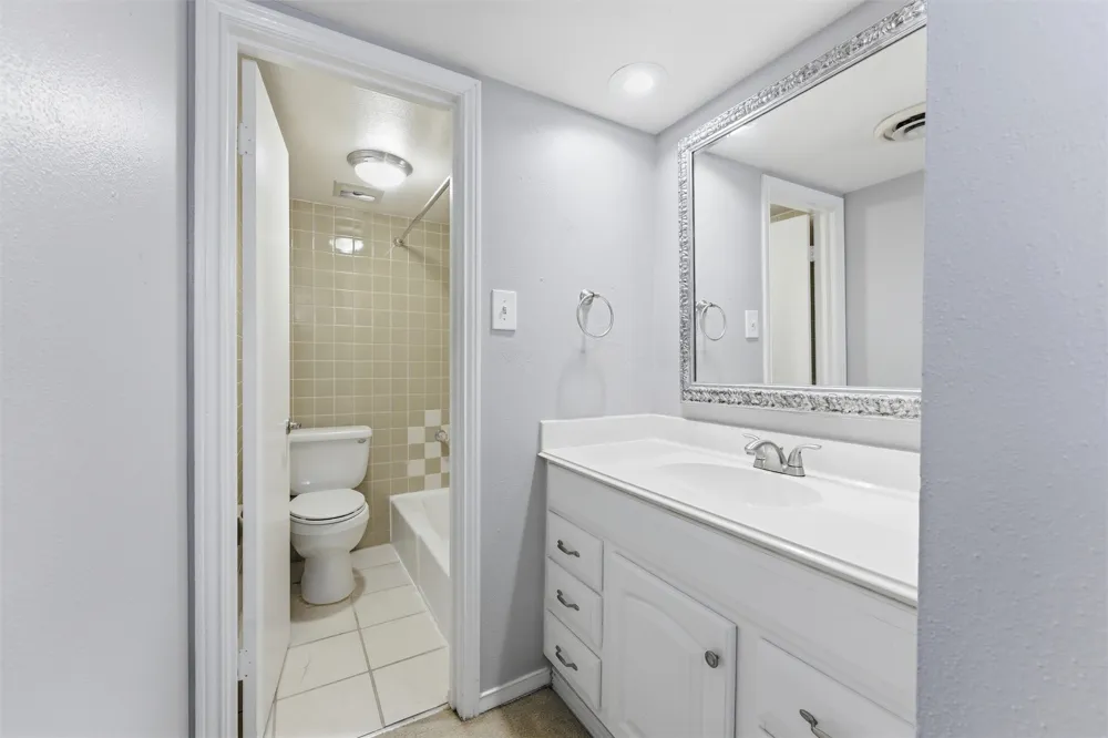 558 E Avenue J #D Grand Prairie, TX 75050