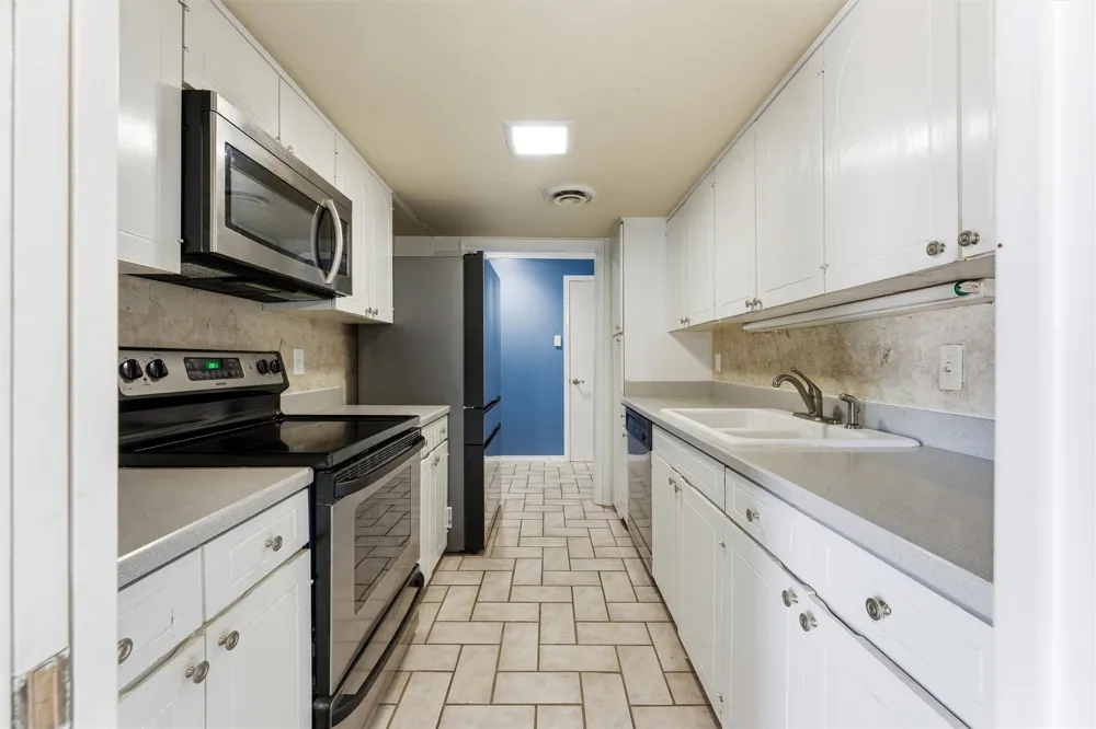558 E Avenue J #D Grand Prairie, TX 75050