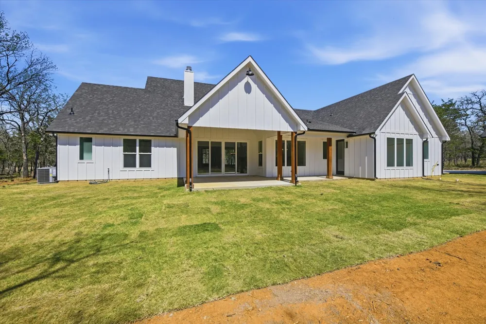 377 Oak Cove Court Sunset, TX 76270