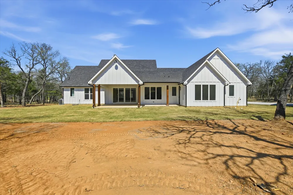 377 Oak Cove Court Sunset, TX 76270