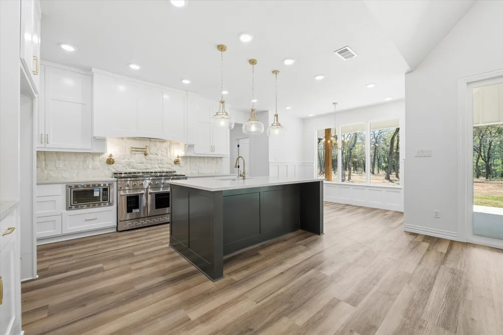 377 Oak Cove Court Sunset, TX 76270