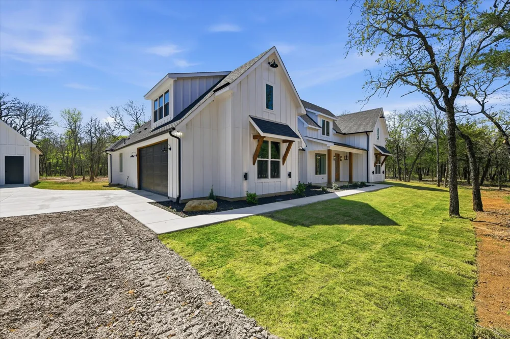 377 Oak Cove Court Sunset, TX 76270