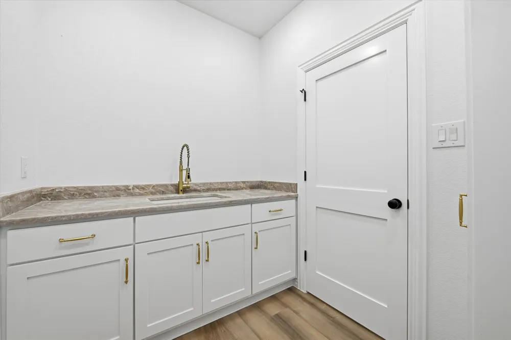 377 Oak Cove Court Sunset, TX 76270