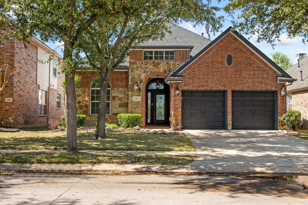 1301 Meadows Avenue Lantana, TX 76226