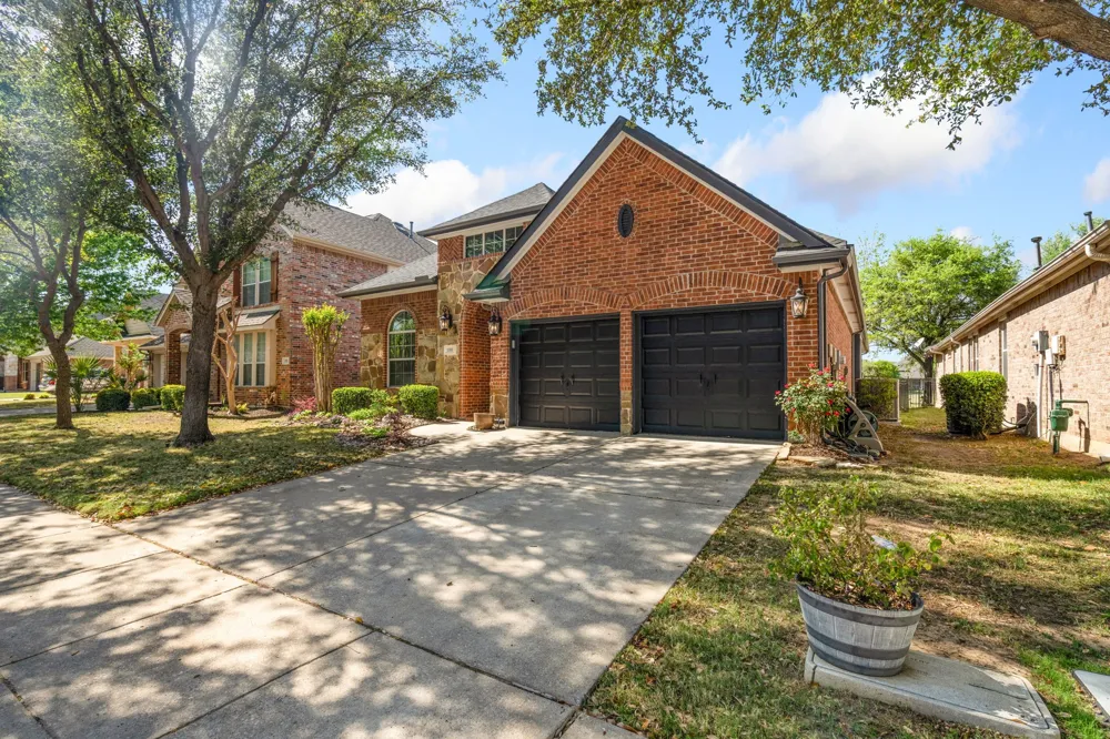 1301 Meadows Avenue Lantana, TX 76226