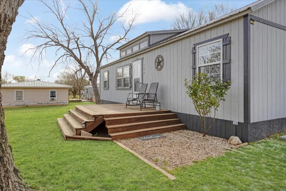 106 Red Bud Street Ravenna, TX 75476