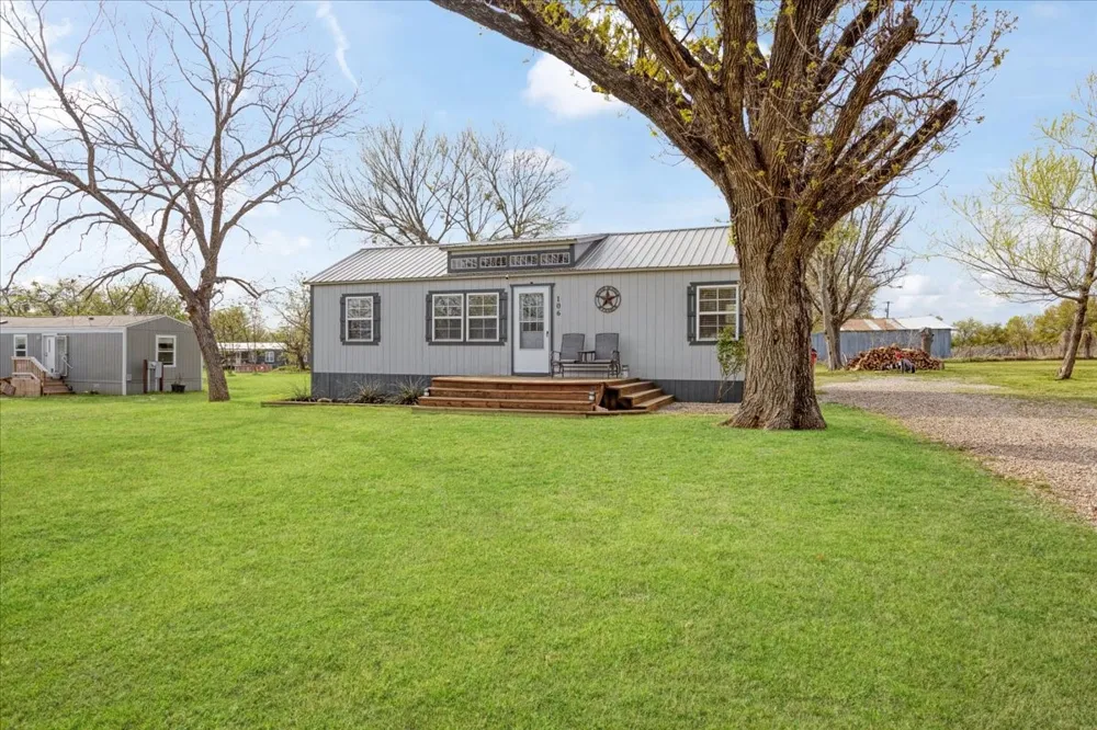 106 Red Bud Street Ravenna, TX 75476