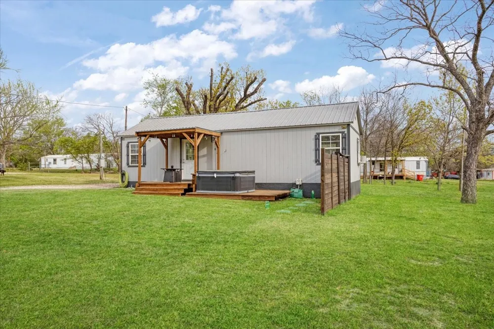 106 Red Bud Street Ravenna, TX 75476