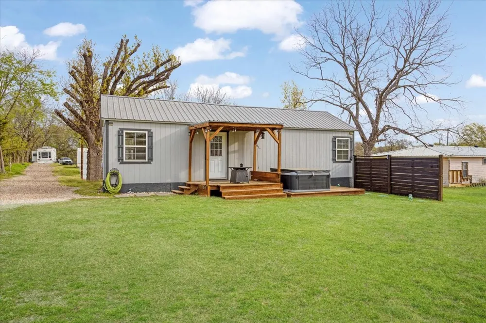 106 Red Bud Street Ravenna, TX 75476
