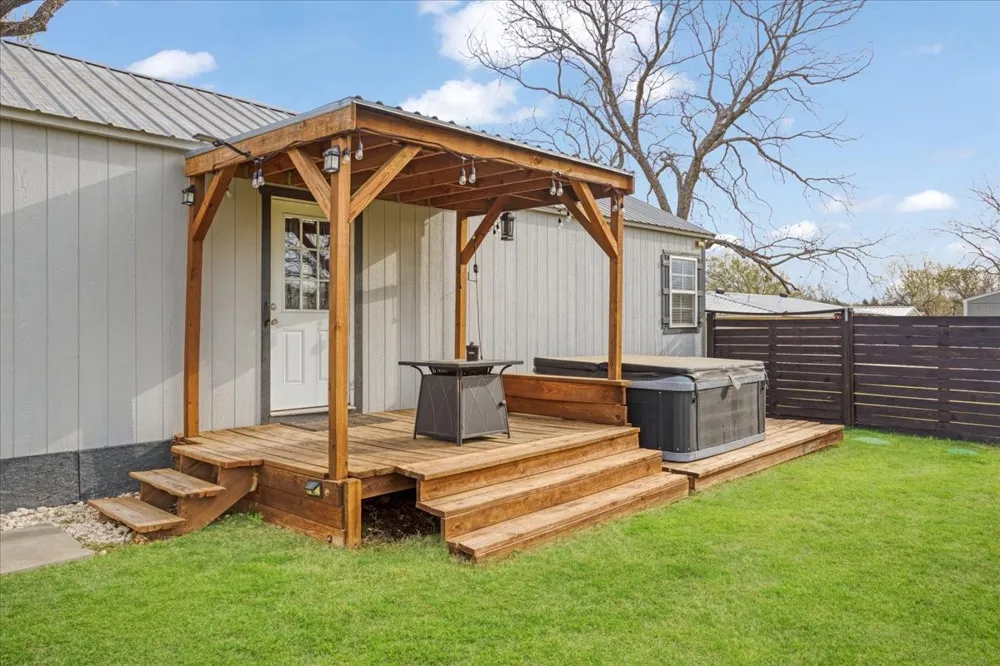 106 Red Bud Street Ravenna, TX 75476